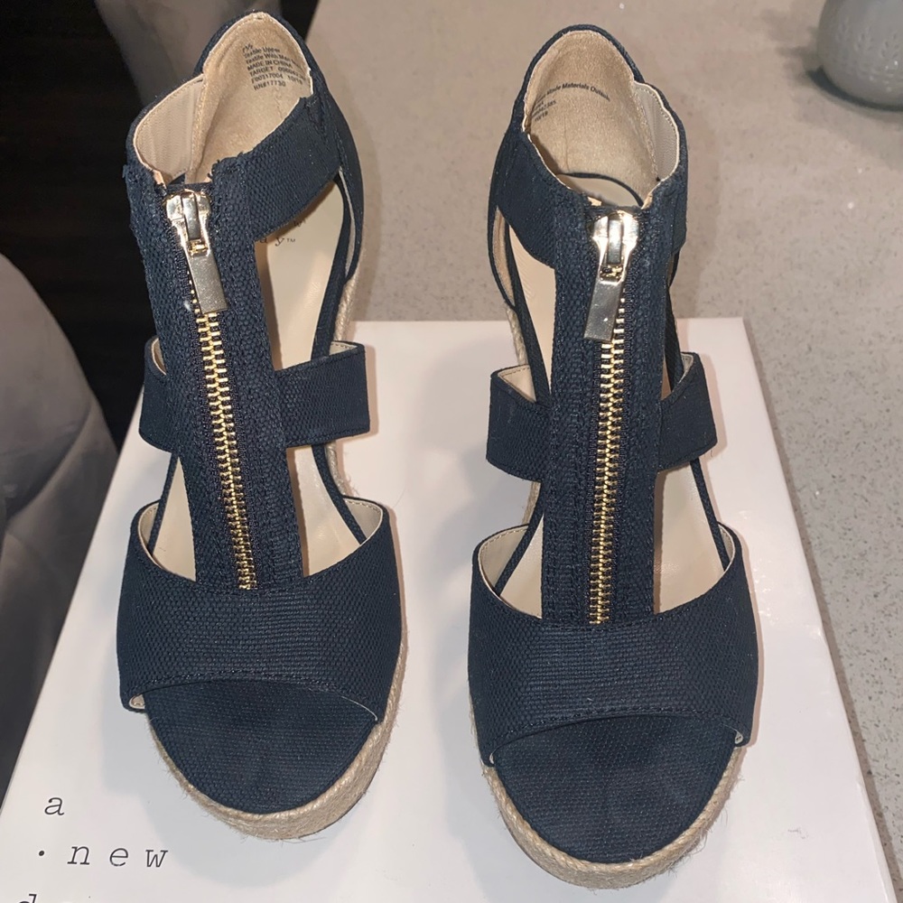 Black/tan a new day wedges